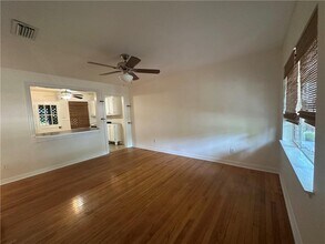 1105 Augusta St in Mobile, AL - Foto de edificio - Building Photo