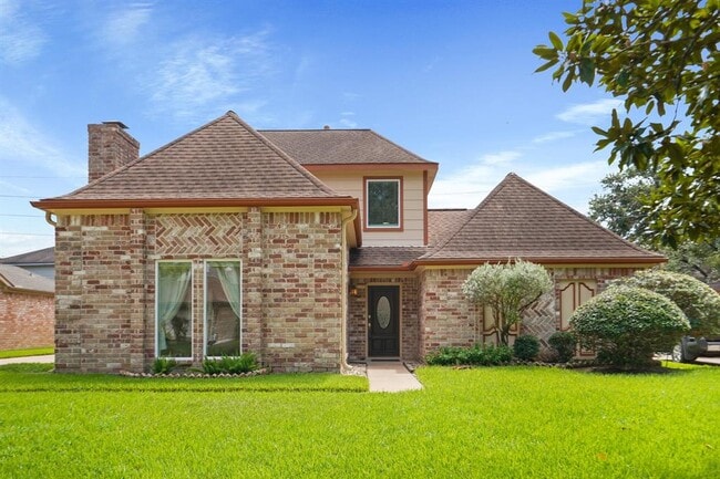 907 Dominion Dr