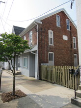 250 W Main St in Waynesboro, PA - Building Photo - Building Photo