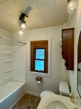 1802 Perry Hwy in Volant, PA - Foto de edificio - Building Photo