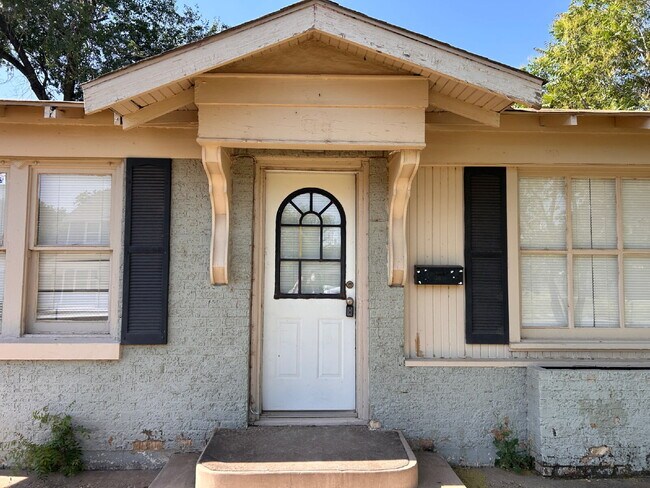 1921 27th St in Lubbock, TX - Building Photo - Building Photo