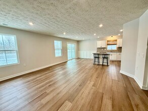 1097 Arbor Dr in Tipp City, OH - Foto de edificio - Building Photo