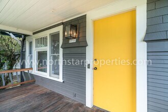 5711 S Corbett Ave in Portland, OR - Building Photo - Building Photo