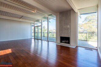 1180 Millbrae Ave in Millbrae, CA - Building Photo - Building Photo