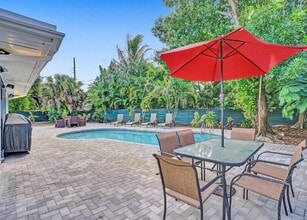 408 NE 26th Dr in Wilton Manors, FL - Foto de edificio - Building Photo