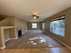 9700 Tundra Swan Cir in Elk Grove, CA - Building Photo - Building Photo