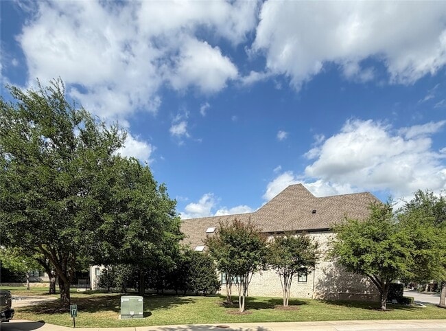 11 Edge Hill Dr in Dallas, TX - Foto de edificio - Building Photo