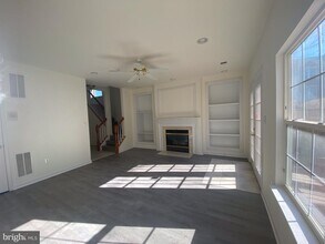 13400 Fountain Club Dr in Germantown, MD - Building Photo - Building Photo