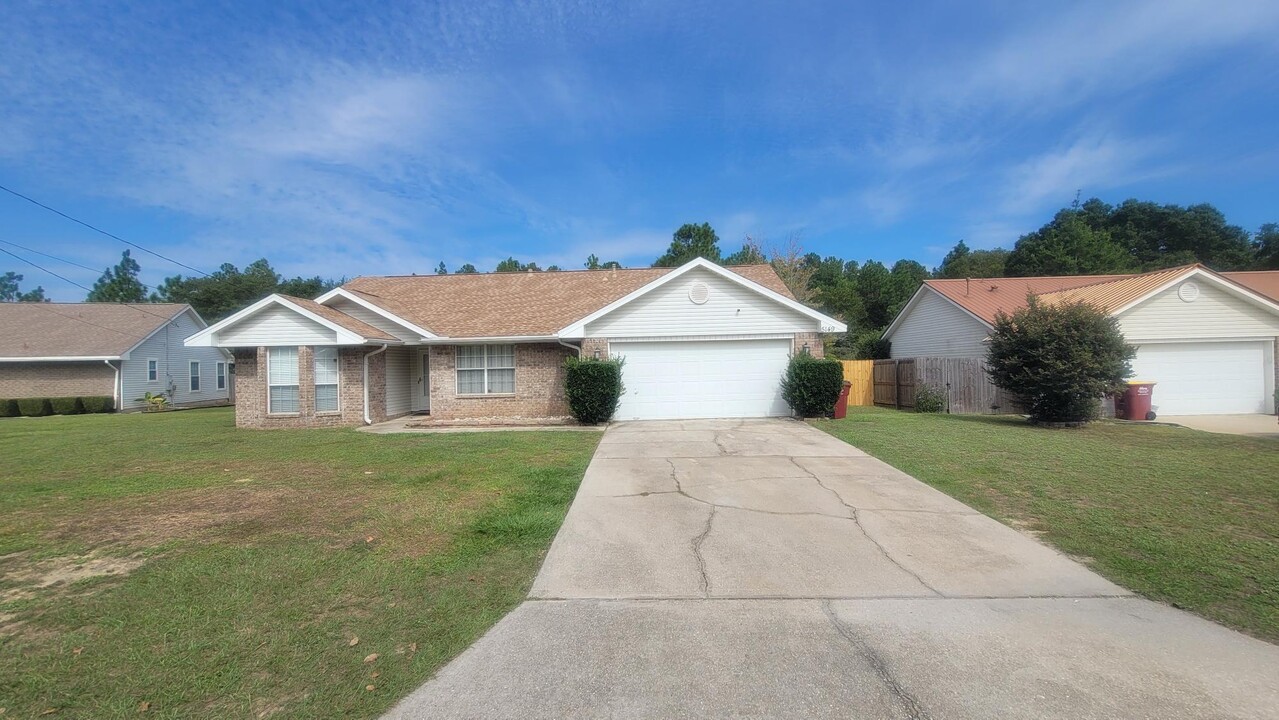 5149 Whitehurst Ln in Crestview, FL - Foto de edificio