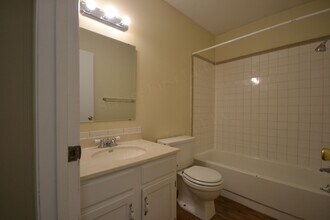 215 W South St in Bolivar, MO - Building Photo - Building Photo