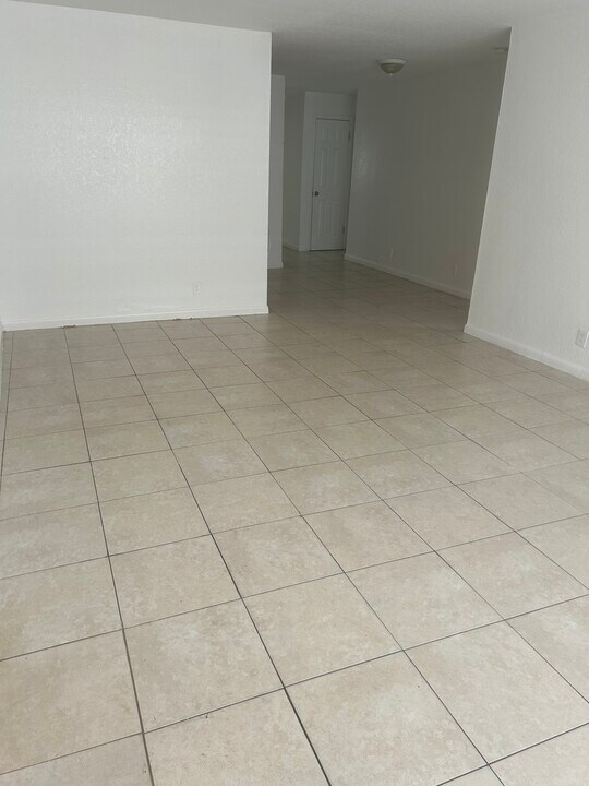 5725 NW 27th Ct, Unit 5725 NW 27 Ct in Lauderhill, FL - Building Photo