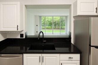 649 E Sheridan St in Dania Beach, FL - Building Photo - Building Photo