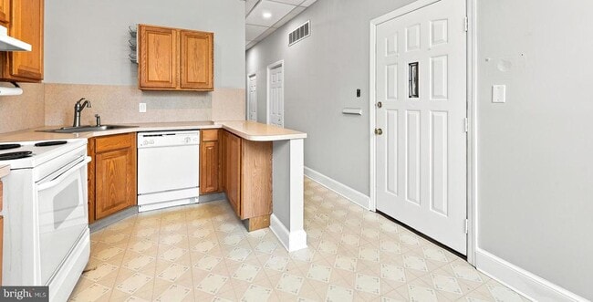 property at 506 W 9th St