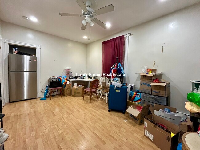 129 Cedar St, Unit 1 in Boston, MA - Foto de edificio - Building Photo