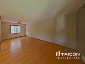 2660 Roth Pl in White Bear Lake, MN - Building Photo - Building Photo