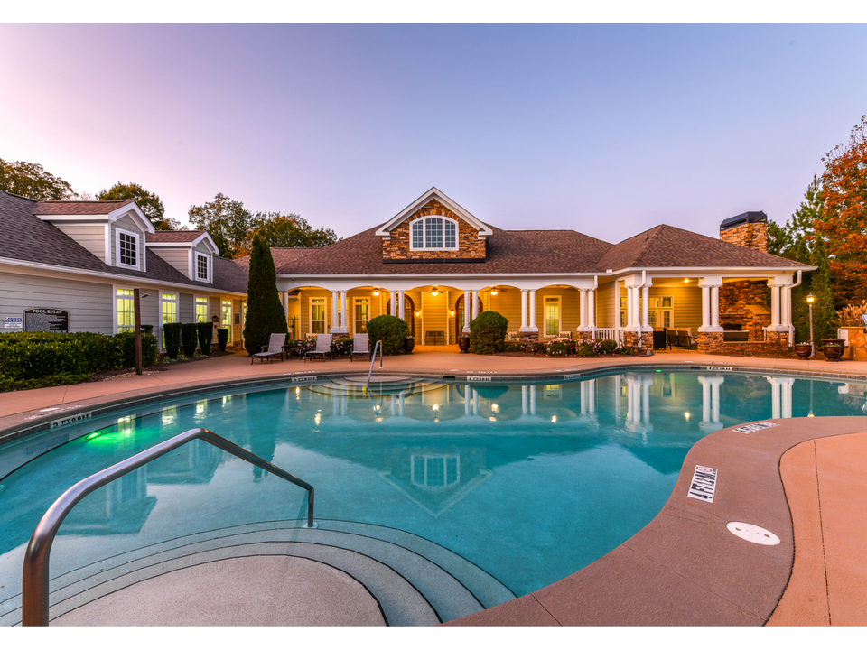 Walden at Oakwood in Flowery Branch, GA - Foto de edificio