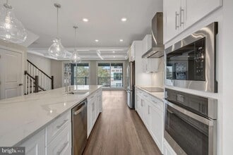 43769 Metro Ter in Ashburn, VA - Foto de edificio - Building Photo