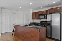 273 Athens St, Unit #1 in Boston, MA - Foto de edificio - Building Photo