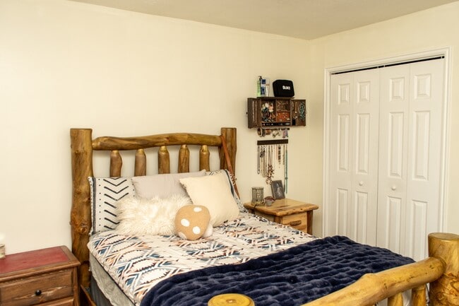 137 S 400 W in Hyrum, UT - Building Photo - Building Photo