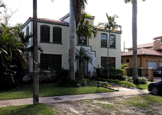 Palermo Isles Apartments in Miami, FL - Foto de edificio - Building Photo