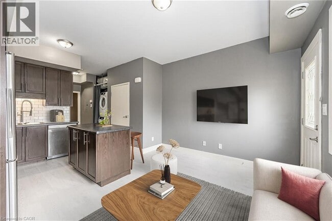 689 Doon Village Rd in Kitchener, ON - Building Photo - Building Photo