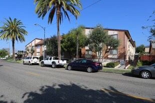 457 W Lexington Dr in Glendale, CA - Building Photo