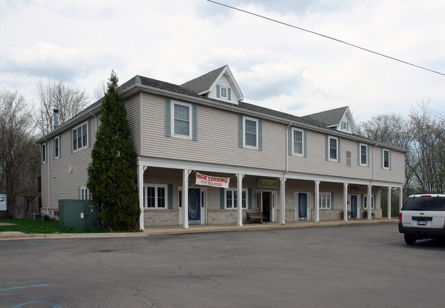 8730-8742 Macomb Rd in Grosse Ile, MI - Building Photo - Building Photo