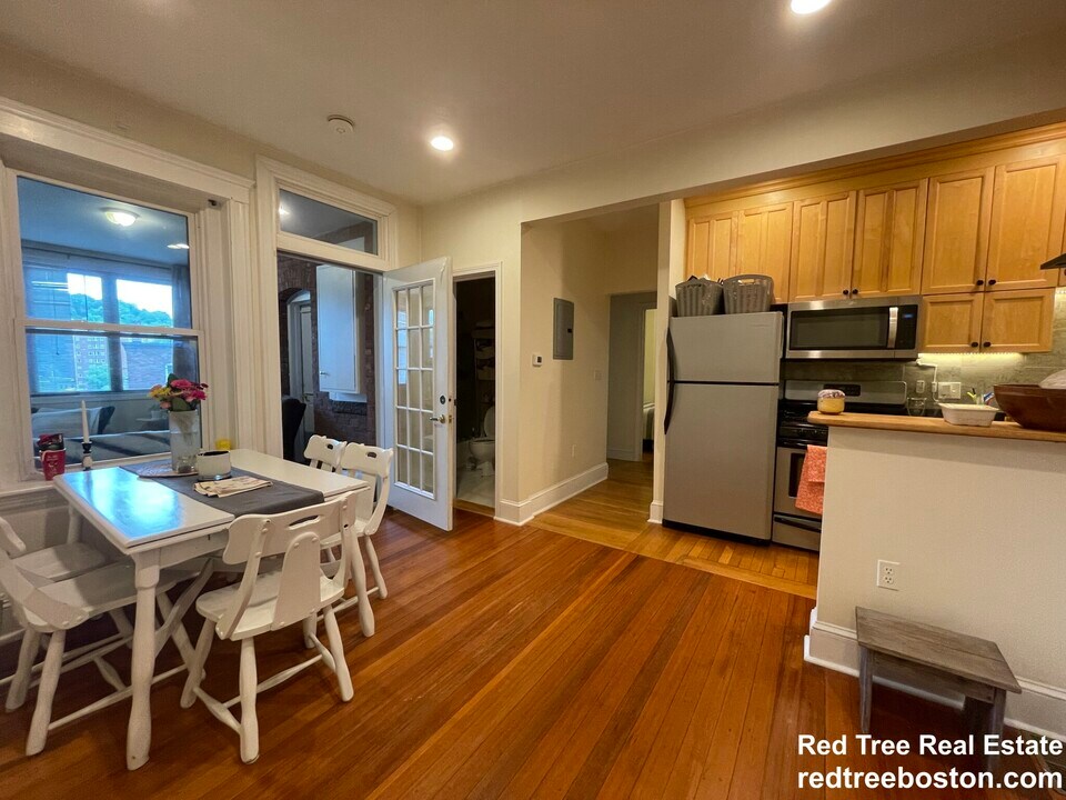 191 Winthrop Rd in Brookline, MA - Building Photo