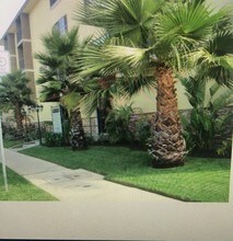 5000 Laurel Canyon Blvd, Unit #104 in Los Angeles, CA - Foto de edificio - Building Photo