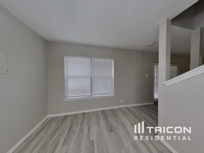 3725 Candlewind Ln in San Antonio, TX - Building Photo - Building Photo