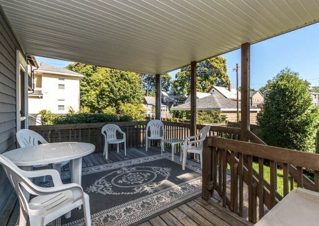 41 Rich St, Unit 2 in Waltham, MA - Foto de edificio - Building Photo