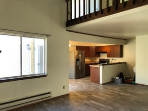 8325 W Northridge Ct in Milwaukee, WI - Building Photo - Building Photo
