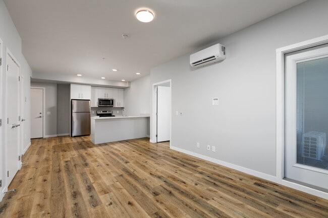 2160 Mayer Rd in Kelowna, BC - Building Photo - Building Photo