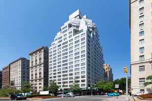 646-652 Park Ave in New York, NY - Building Photo