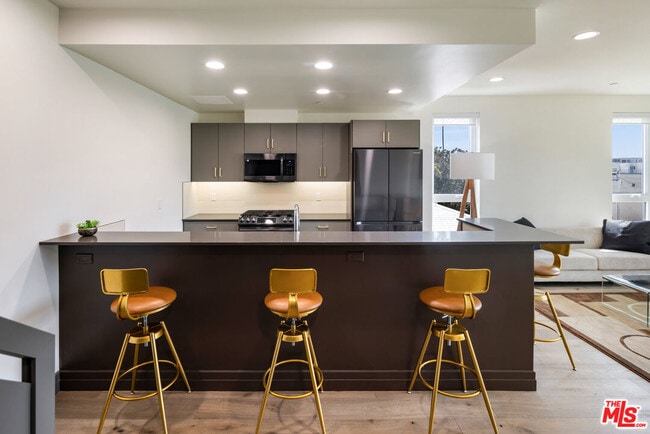 118 Orlando Ave in Los Angeles, CA - Building Photo - Building Photo