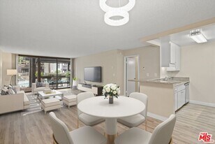 7740 Redlands St in Los Angeles, CA - Building Photo