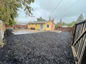 2 Mulberry Ave in Boyes Hot Springs, CA - Foto de edificio - Building Photo