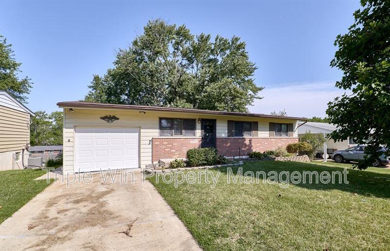 10531 Fabick Dr in St. Louis, MO - Building Photo