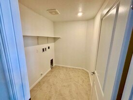 1570 Pinchot Dr in Manteca, CA - Building Photo