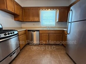 39 King Arthur Ct in New City, NY - Building Photo - Building Photo