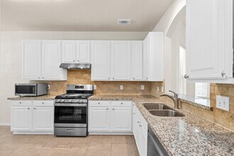 127 N Willow Point Cir in Spring, TX - Building Photo - Building Photo