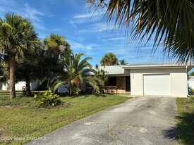 2245 Sunset Ave in Indialantic, FL - Building Photo