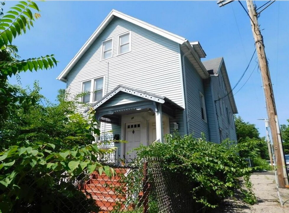 103 Walnut St, Unit 3rd floor in Waterbury, CT - Building Photo