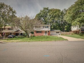 6812 Landor Ln in West Springfield, VA - Building Photo - Building Photo