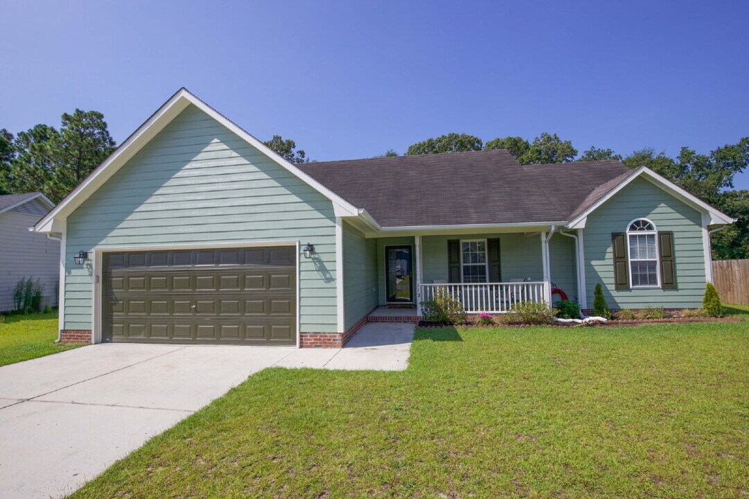 112 Raymond St in Raeford, NC - Building Photo