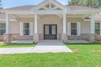 12871 Oak Barrel Rd in Willis, TX - Building Photo - Building Photo