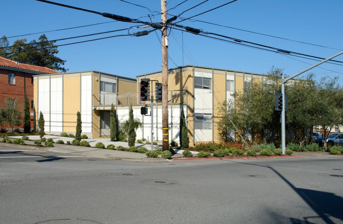 37 El Rose Dr in Petaluma, CA - Building Photo