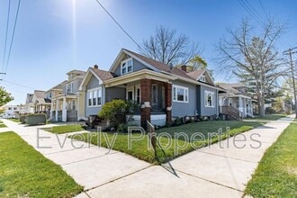 1025 Yout St in Racine, WI - Building Photo - Building Photo