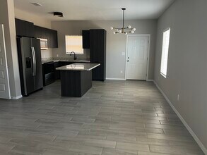219 W Diamond Ave, Unit 2 in Alton, TX - Foto de edificio - Building Photo