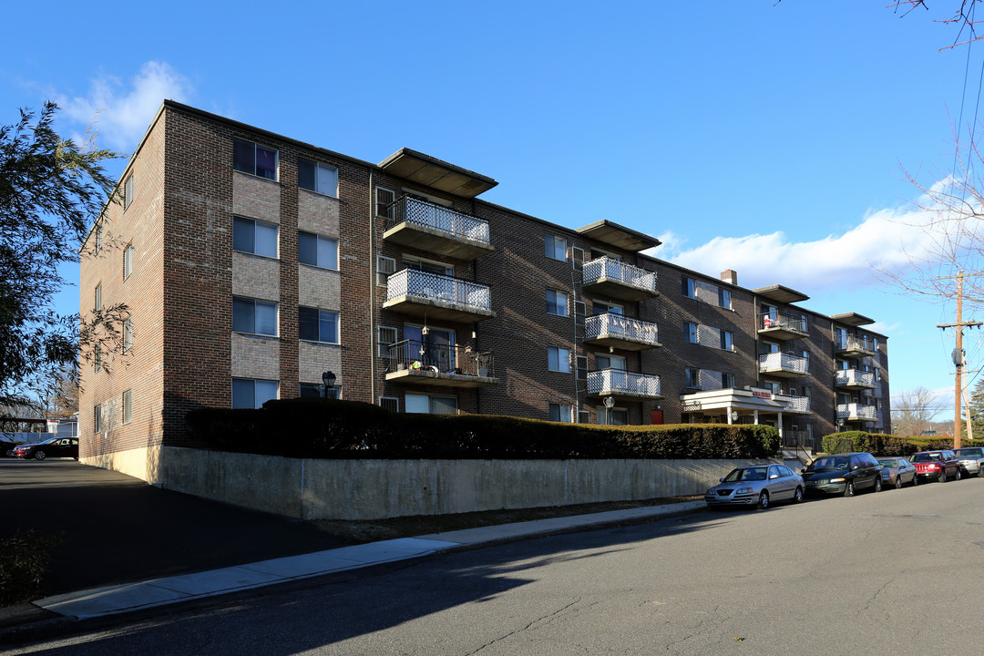 Yorkshire Apartments in Pottstown, PA - Building Photo